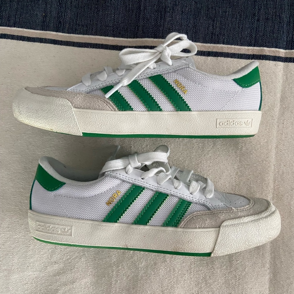 Adidas Nora sneaker